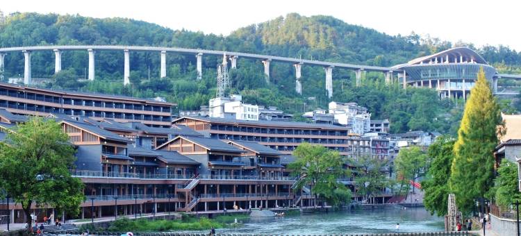 沱畔山居高端江景民宿(凤凰古城店)图片