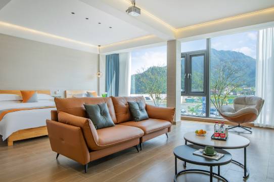 简蓝·Luxury山景亲子度假民宿(云上草原滑雪场店)图片