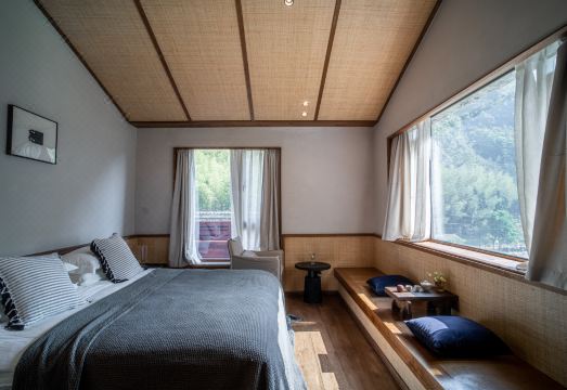 VLA HOUSEHotel Overview