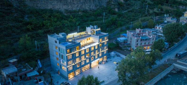 暮山映雪·私汤度假别院(四姑娘山双桥沟景区店)图片