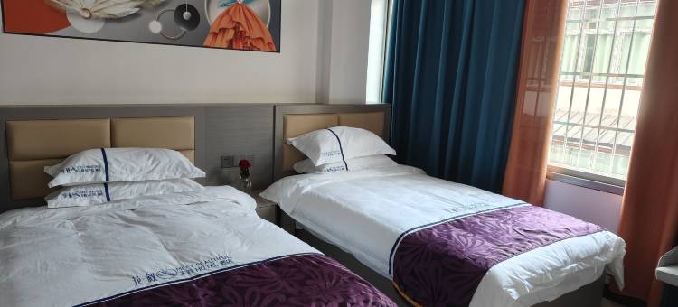 百里杜鹃花叙主题酒店图片