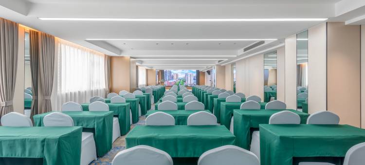 丽明居酒店(南宁师范大学明秀路校区北湖南路地铁站店)图片