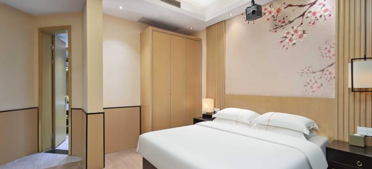 白玉兰酒店(如皋大润发店)图片