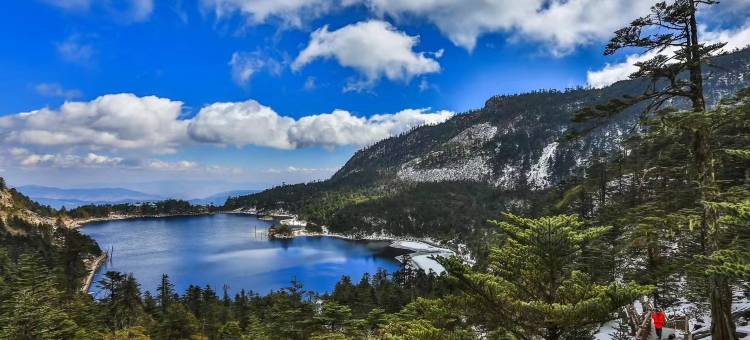 曼州世纪酒店(普格县螺髻山风景区店)图片