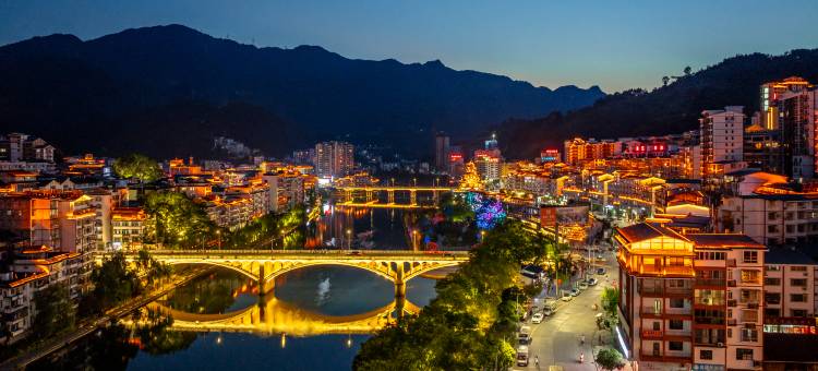 山屿城·全景智能影音酒店(桂林龙胜汽车站店)图片