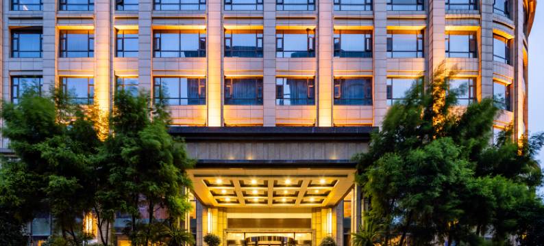 成都九天国际大酒店(成都南站三瓦窑地铁站店)图片