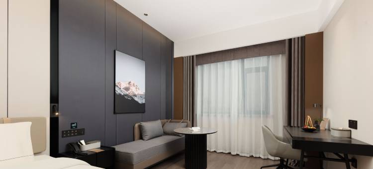 呼和浩特新华广场中山路地铁站亚朵酒店图片