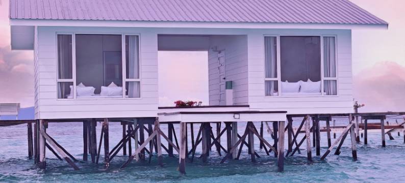 泡泡鱼水屋别墅(全免费:夜间派对+浮潜+玻璃船+海上滑梯+海钓)(BUBBLEFISH WATER VILLA)图片