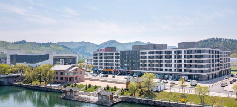 LUXE水晶橙子酒店(集安高句丽遗址公园店)图片