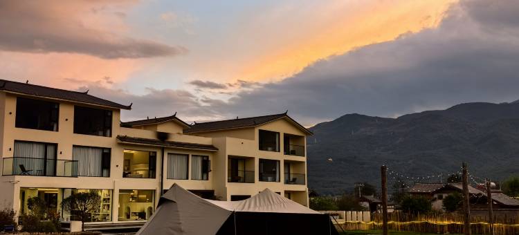 不晚里予·日照金山｜雪山全景度假酒店(白沙古镇店)图片