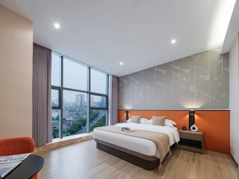 踏行酒店(安顺黄果树大街大润发店)