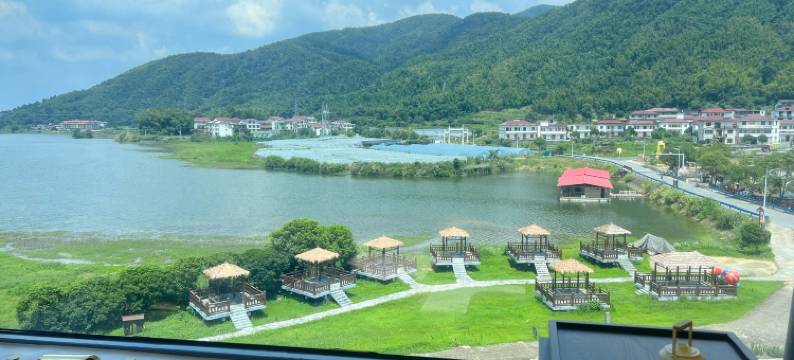 伴思缘轻奢美宿(梅岭狮子峰店)图片