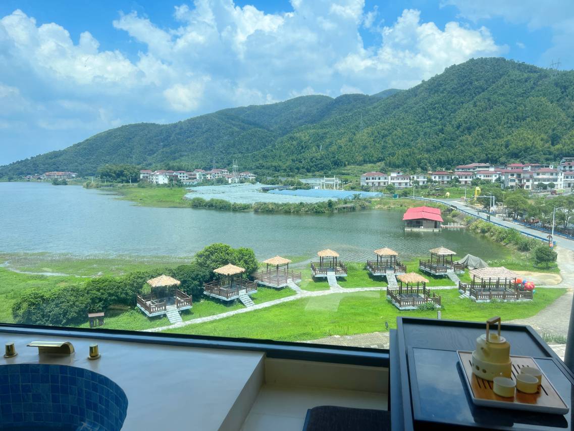 伴思缘轻奢美宿(梅岭狮子峰店)图片