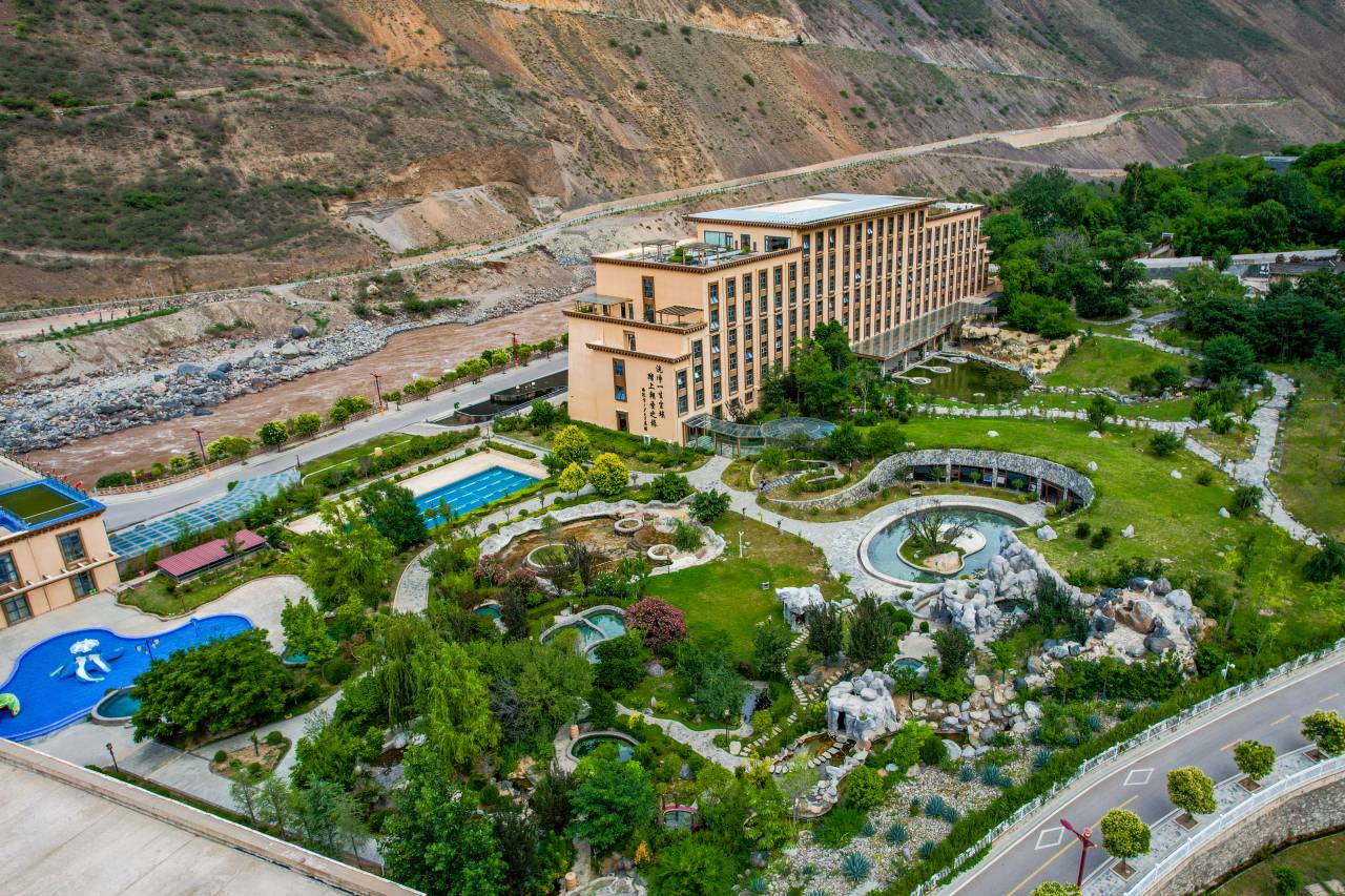 芒康云曲庄园酒店图片