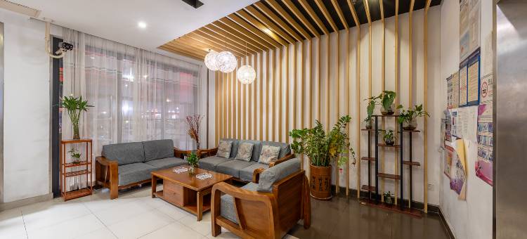 潮玩电竞公寓(龙华大浪商业中心店)图片
