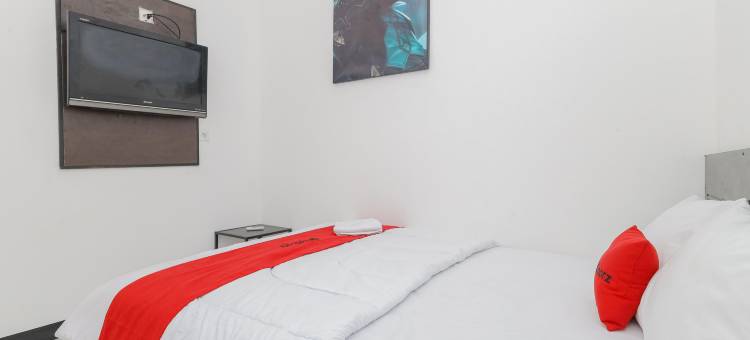 RedDoorz near Mayapada Hospital Surabaya图片
