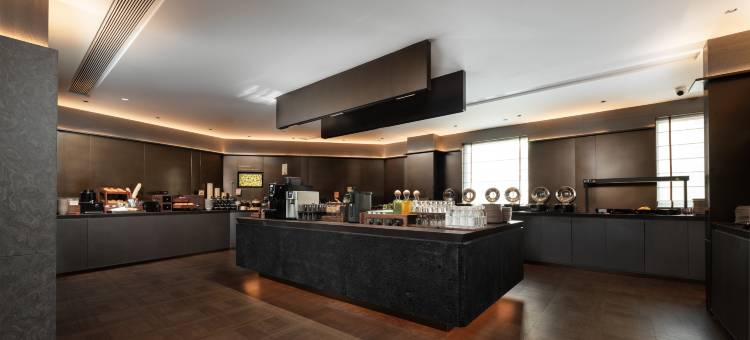 哈尔滨中央大街松花江亚朵酒店图片