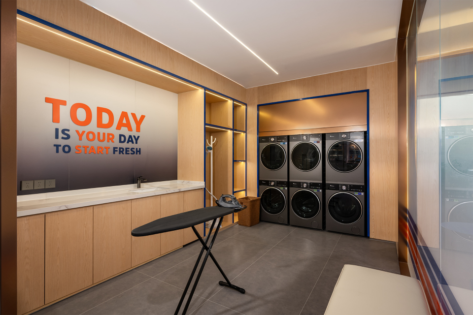 Holiday Inn Express Shenzhen Sports Center by IHGOver view