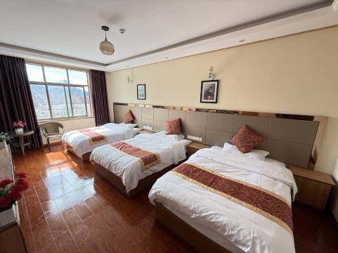 八宿然乌观景酒店