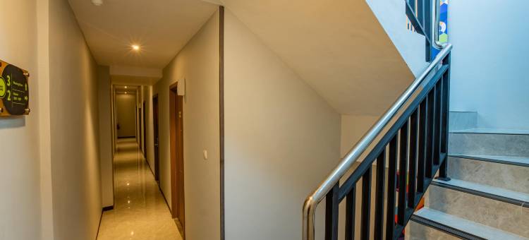 Front One Budget Hotel Tirtonadi Solo图片