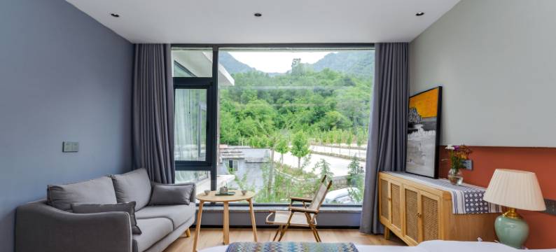 东篱·半日闲民宿(老君山中灵索道店)图片