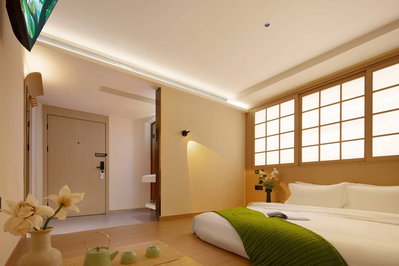 龙猫精灵｜YOUNG•IS•DIFFERENT酒店(喷水池地铁站民生路好吃街店)图片