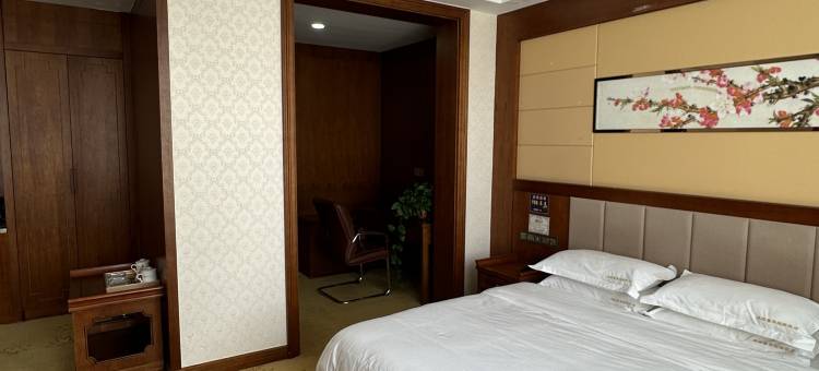 化隆丝路蕃客国际饭店图片