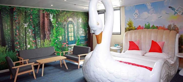 凤求凰主题酒店(新泰不夜城店)图片