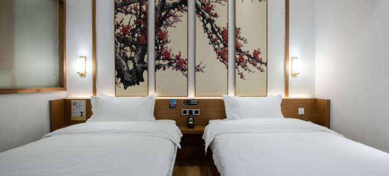 东川精品酒店(广东省人民医院烈士陵园地铁站店)图片