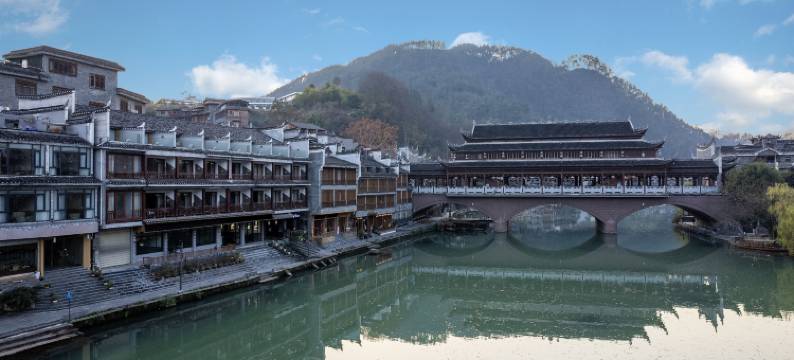 诗和远方江景民宿(凤凰沱江云桥店)图片