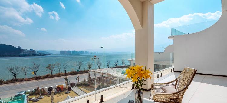 日出心海·海景设计师美宿(大理洱海店)图片