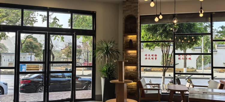 河池市宜州区畔江景舍酒店(宜州龙江二桥店)图片