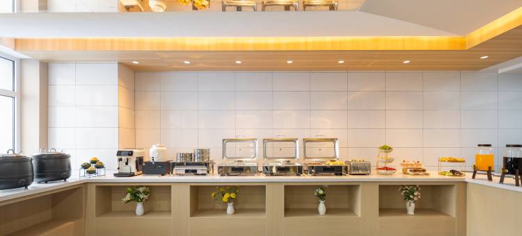 白玉兰酒店(东港黄海大市场店)图片