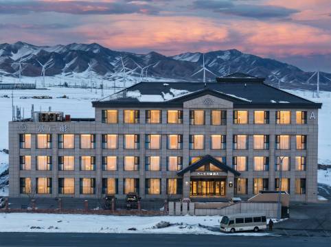 赛里木湖水云杉铂骊酒店(新游客中心店)