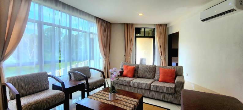 三苏利亚海滩套房公寓(SAMSURIA BEACH SUITE APARTMENTS)图片