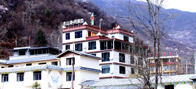 黑水半山渡·悦隐酒店图片