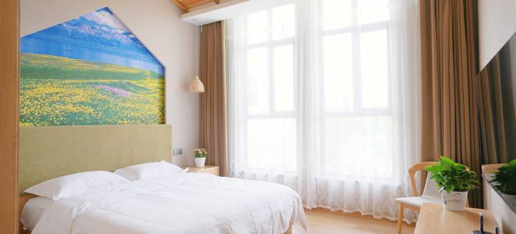 伊宁花语荷畔里酒店(伊犁河风景区店)图片