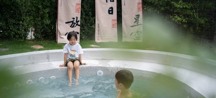 十里朗月温泉民宿(雅安月亮湖店)图片