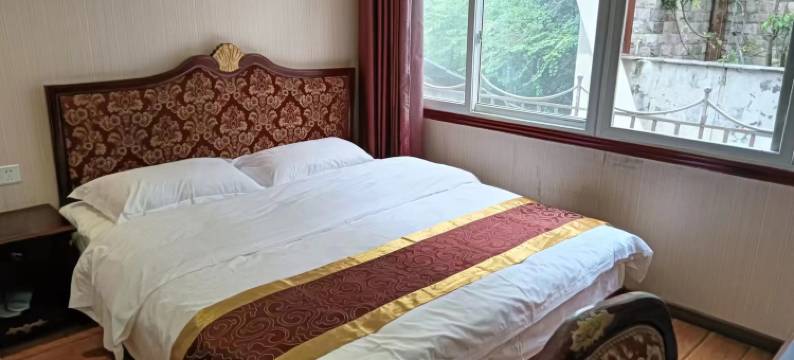 泸定康巴游客宾馆图片