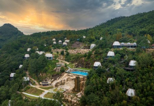 广德圣境泊崖野奢帐篷酒店外景图