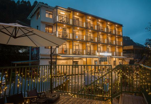 汶川醉语山房温泉民宿外景图