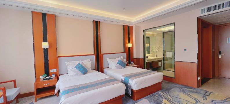 陆良弘悦湖大酒店图片