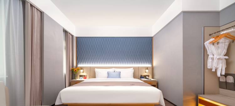 西安古城墙安定门地铁站美仑酒店图片