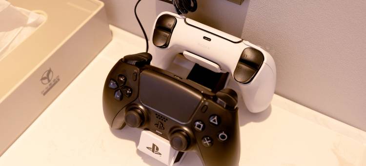 叶与晨电竞电影酒店(新华街尚峰广场店)图片