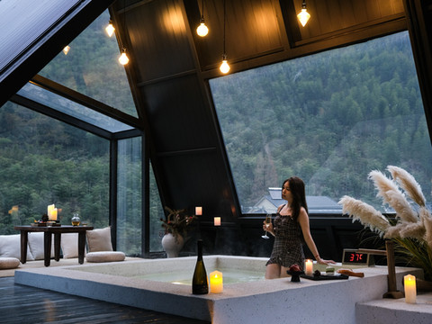 溪边上SONDER·山奢私汤民宿