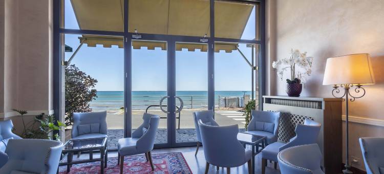 戴安诺码头宫殿 B&B 酒店(B&B Hotel Diano Marina Palace)图片