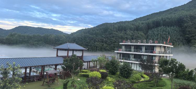 宽甸青山沟府君阁趸船民宿图片