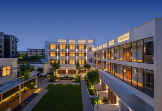 Clouds April云和维夏酒店（滇池南亚风情第壹城店）外景图