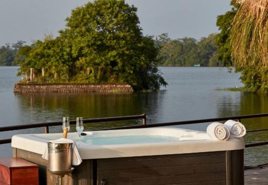 EKHO Lake House Hotel Overview