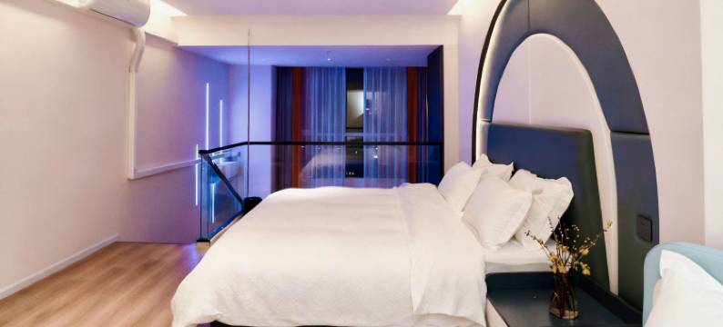 柒月·新屿设计师全智能民宿(乐山高铁站店)图片